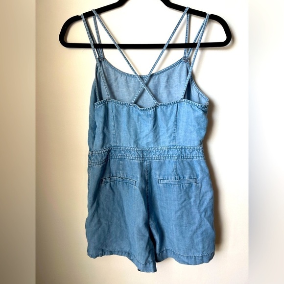 Ann Taylor LOFT Blue Light Wash Strappy Chambray Romper With Pockets Size 2 - Picture 7 of 12